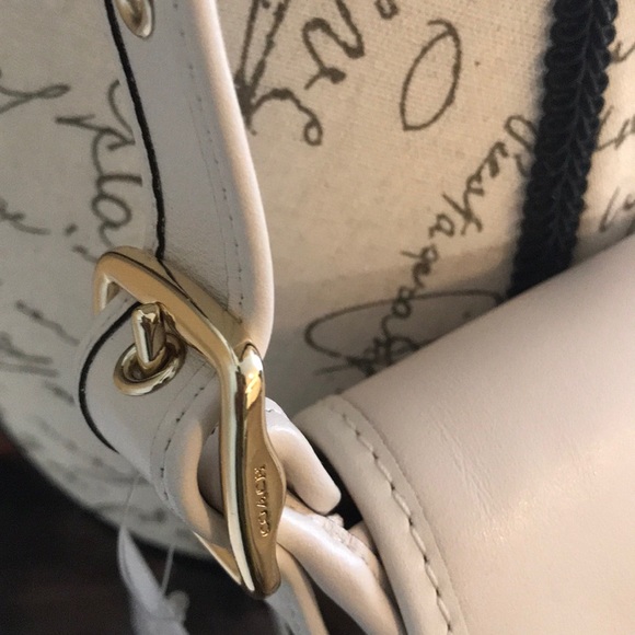 NWT Coach Authentic Leather Shoulder Bag - Picture 3 of 10